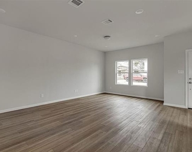 1136 E Broadway Avenue - Photo Thumbnail 1