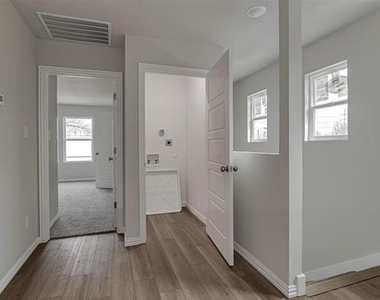 1136 E Broadway Avenue - Photo Thumbnail 14