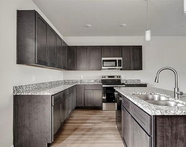 1136 E Broadway Avenue - Photo Thumbnail 2