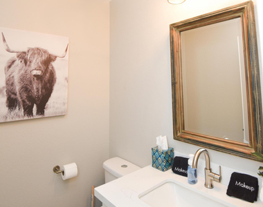 5921 E Grandview Road - Photo Thumbnail 40