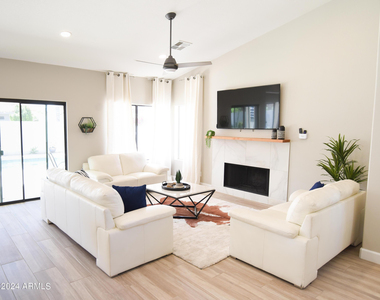 5921 E Grandview Road - Photo Thumbnail 3