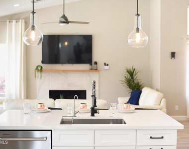 5921 E Grandview Road - Photo Thumbnail 4