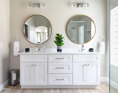 5921 E Grandview Road - Photo Thumbnail 26