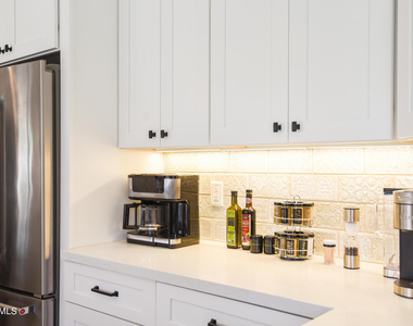 5921 E Grandview Road - Photo Thumbnail 7