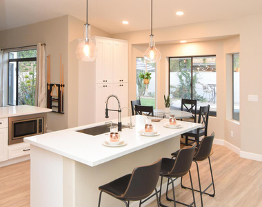 5921 E Grandview Road - Photo Thumbnail 9