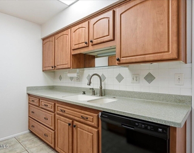 9907 W Cedar Drive - Photo Thumbnail 3