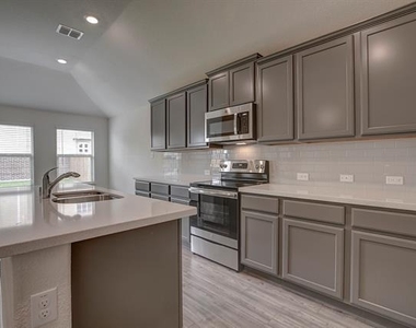 454 Stuart Lane - Photo Thumbnail 8