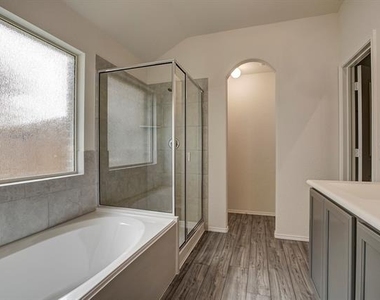 454 Stuart Lane - Photo Thumbnail 14