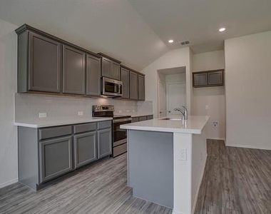 454 Stuart Lane - Photo Thumbnail 6