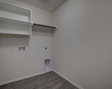 454 Stuart Lane - Photo Thumbnail 21