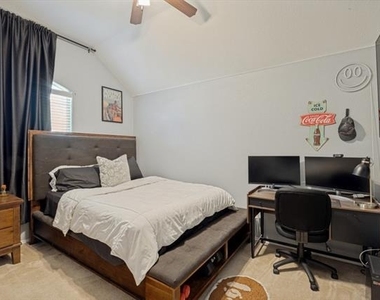 10017 Links Fairway Drive - Photo Thumbnail 12