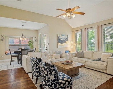 10017 Links Fairway Drive - Photo Thumbnail 5