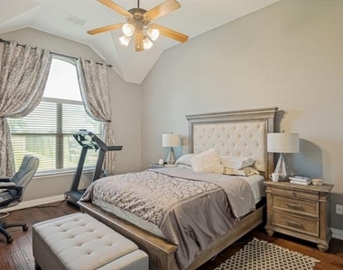 10017 Links Fairway Drive - Photo Thumbnail 14