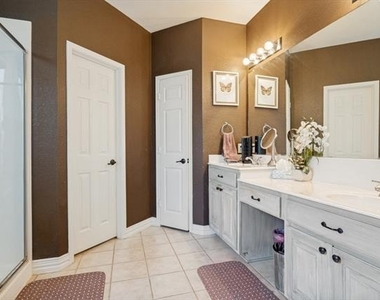 10017 Links Fairway Drive - Photo Thumbnail 17