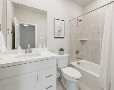 2521 Hampstead Lane - Photo Thumbnail 16
