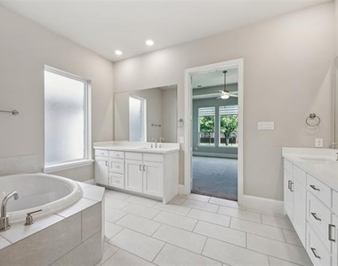 2521 Hampstead Lane - Photo Thumbnail 12