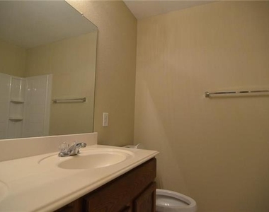 913 Fleming Street - Photo Thumbnail 13