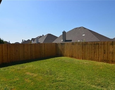 913 Fleming Street - Photo Thumbnail 15