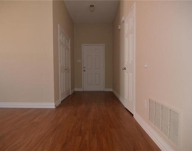 913 Fleming Street - Photo Thumbnail 1