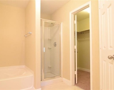 913 Fleming Street - Photo Thumbnail 12