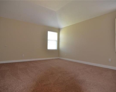 913 Fleming Street - Photo Thumbnail 9