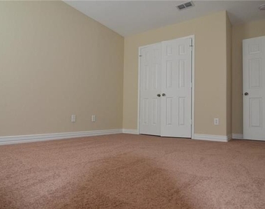 913 Fleming Street - Photo Thumbnail 14