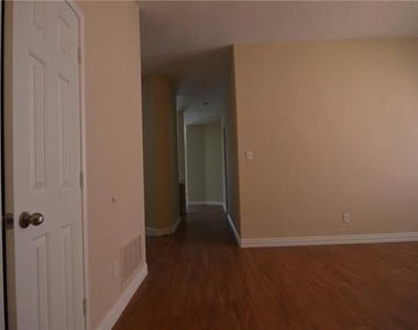 913 Fleming Street - Photo Thumbnail 4