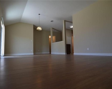 913 Fleming Street - Photo Thumbnail 7