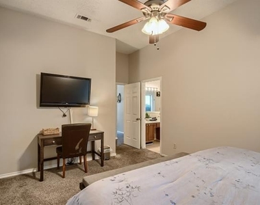 627 Meadowbrook Street - Photo Thumbnail 12