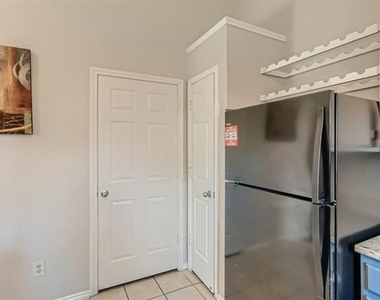 627 Meadowbrook Street - Photo Thumbnail 7