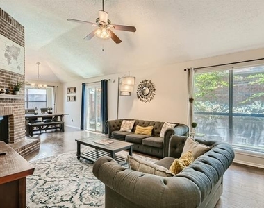 627 Meadowbrook Street - Photo Thumbnail 3