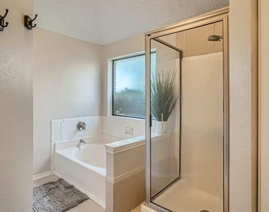 627 Meadowbrook Street - Photo Thumbnail 14
