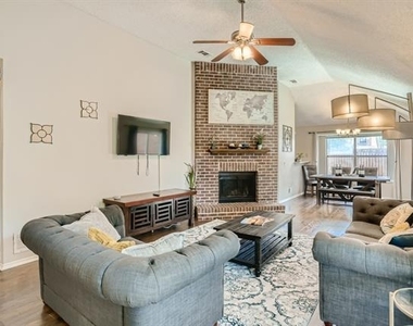 627 Meadowbrook Street - Photo Thumbnail 4