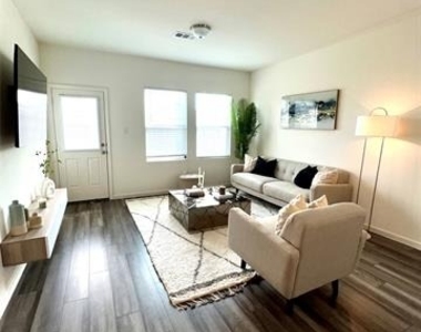 1725 Escondido Drive - Photo Thumbnail 2