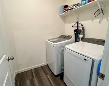 1725 Escondido Drive - Photo Thumbnail 7