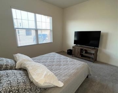1725 Escondido Drive - Photo Thumbnail 16