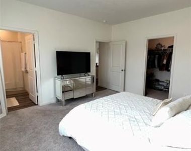 1725 Escondido Drive - Photo Thumbnail 9
