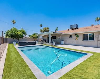 2033 E Harvard Drive - Photo Thumbnail 23