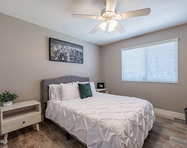 2033 E Harvard Drive - Photo Thumbnail 13