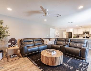 2033 E Harvard Drive - Photo Thumbnail 11