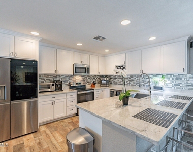 2033 E Harvard Drive - Photo Thumbnail 4