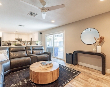 2033 E Harvard Drive - Photo Thumbnail 12