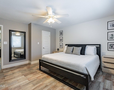 2033 E Harvard Drive - Photo Thumbnail 21