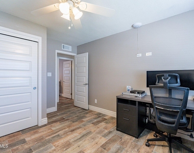 2033 E Harvard Drive - Photo Thumbnail 18