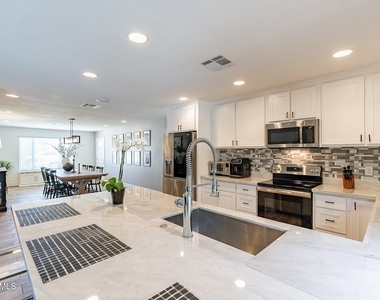 2033 E Harvard Drive - Photo Thumbnail 5