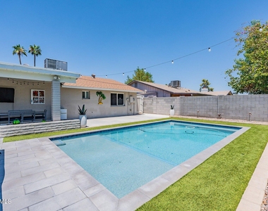 2033 E Harvard Drive - Photo Thumbnail 24