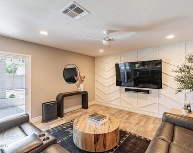 2033 E Harvard Drive - Photo Thumbnail 9