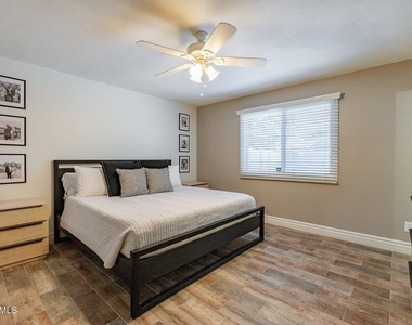 2033 E Harvard Drive - Photo Thumbnail 19