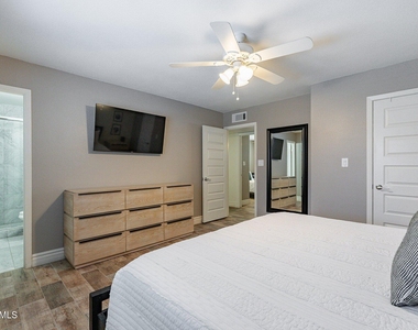 2033 E Harvard Drive - Photo Thumbnail 20