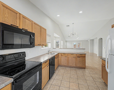 3442 S 96th Avenue - Photo Thumbnail 8
